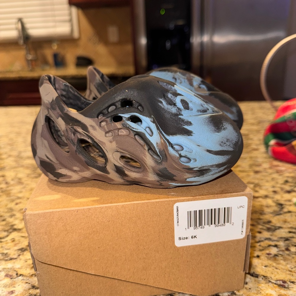 Yeezy Foam Runners “Brown Blue”
